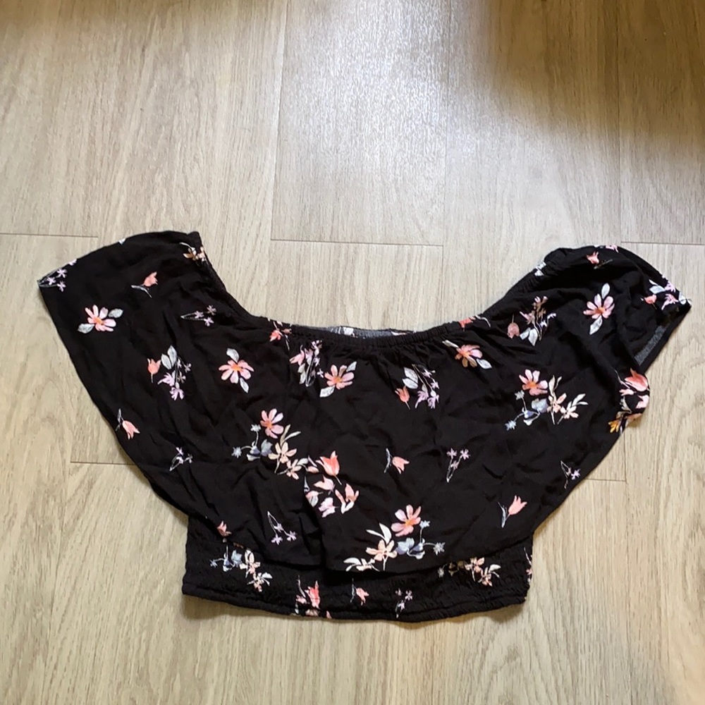 Kendall & Kylie Off the shoulder floral top